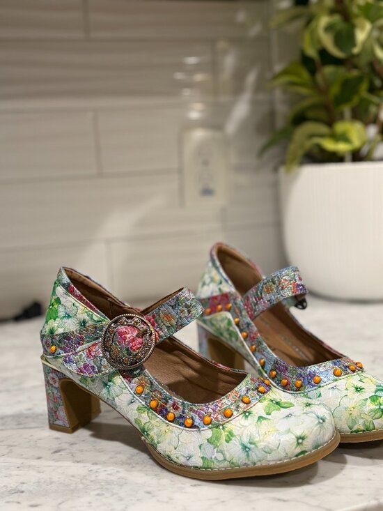 L'artiste Shoes - L'Artiste "Showy" Mary Jane Heels